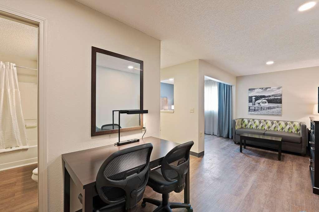 Extended Stay America Select Suites - Charlotte - University Place - E Mccullough Dr Room photo