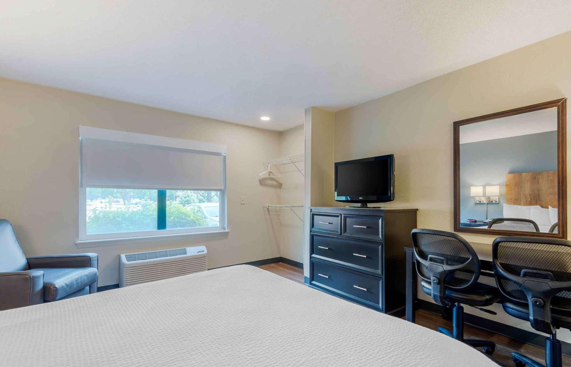 Extended Stay America Select Suites - Charlotte - University Place - E Mccullough Dr Exterior photo