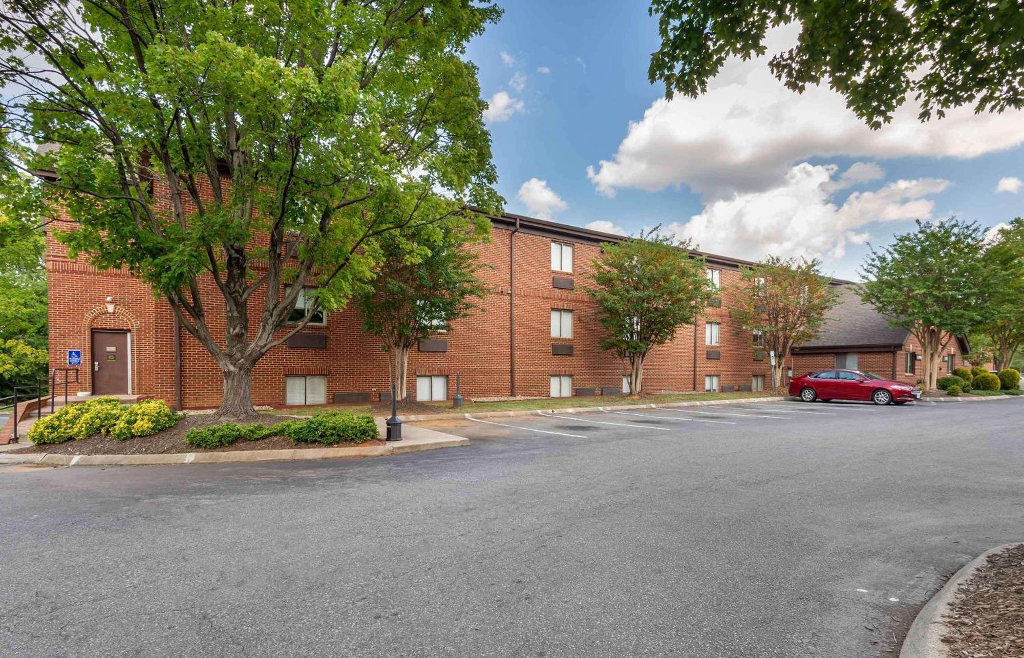 Extended Stay America Select Suites - Charlotte - University Place - E Mccullough Dr Exterior photo