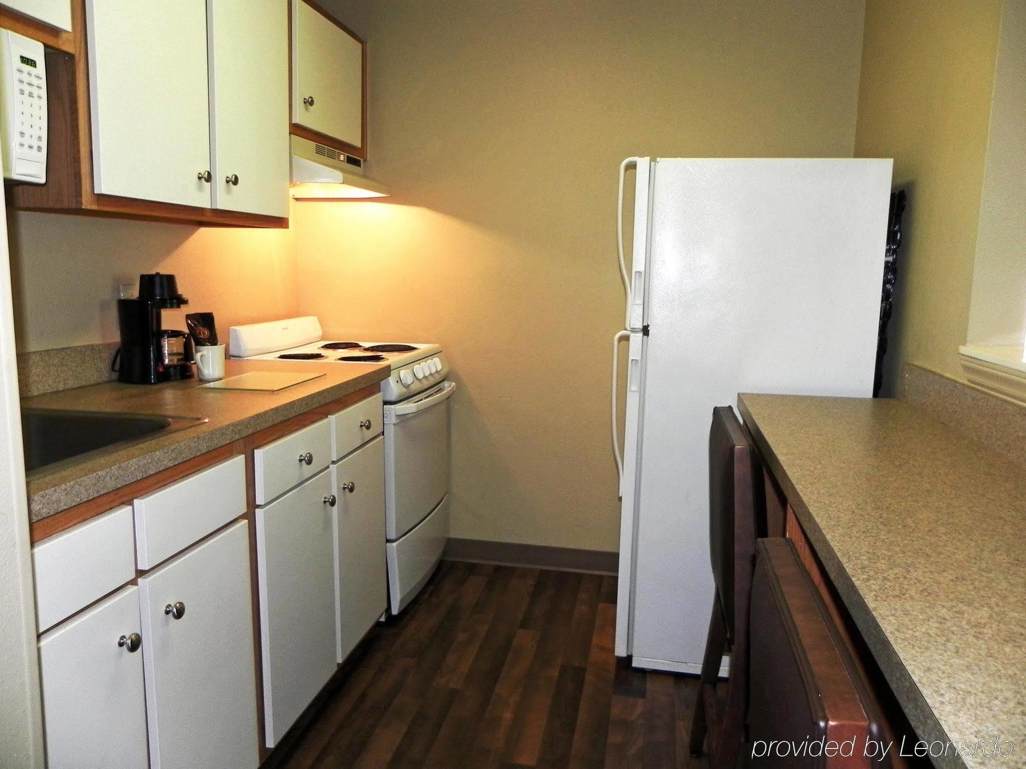 Extended Stay America Select Suites - Charlotte - University Place - E Mccullough Dr Exterior photo